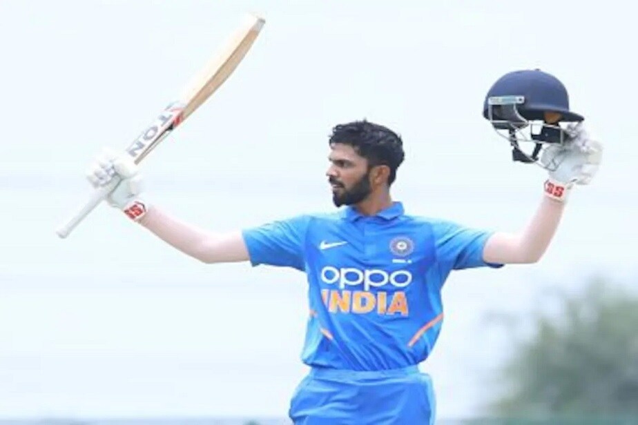  ಹೀಗಾಗಿ ಅವರು ಐಪಿಎಲ್​ನ ಉದ್ಘಾಟನಾ ಪಂದ್ಯದಿಂದ ಹಿಂದೆ ಸರಿದಿದ್ದಾರೆ. ಮೊದಲ ಪಂದ್ಯದಲ್ಲಿ ಆಡಬೇಕು ಅಂದುಕೊಂಡಿದ್ದ ರುತುರಾಜ್​ಗೆ ಭಾರೀ ನಿರಾಸೆ ಆಗಿದೆ.