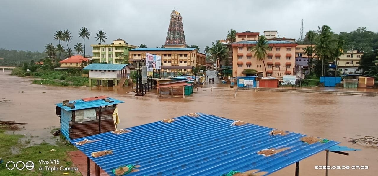 Heavy Rain in Chikmagalur and Shivamogga Mangalore Mudigere Road Closed.