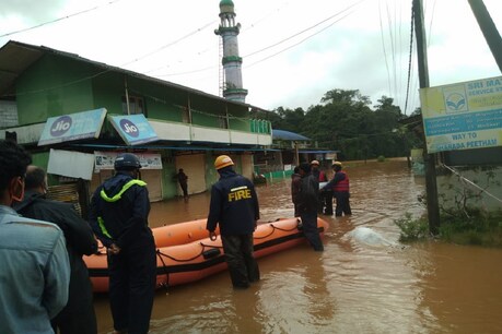 Karnataka Rain Updates: ರಾಜ್ಯಾದ್ಯಂತ ಇಂದು ವ್ಯಾಪಕ ಮಳೆ: ಮಲೆನಾಡು ಜಿಲ್ಲೆಗಳಲ್ಲಿ ರೆಡ್ ಅಲರ್ಟ್ ಘೋಷಣೆ Karnataka Rain Updates: ರಾಜ್ಯಾದ್ಯಂತ ಇಂದು ವ್ಯಾಪಕ ಮಳೆ: ಮಲೆನಾಡು ಜಿಲ್ಲೆಗಳಲ್ಲಿ ರೆಡ್ ಅಲರ್ಟ್ ಘೋಷಣೆ