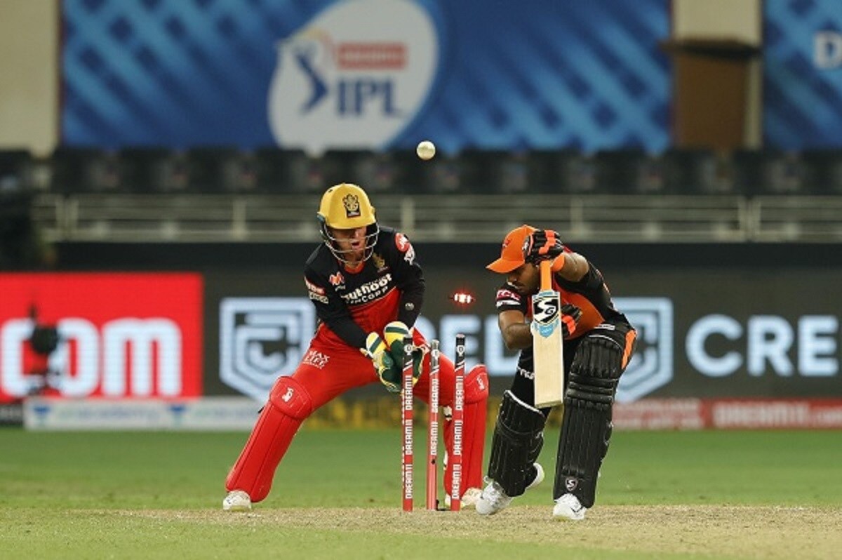  ಕ್ರಿಕೆಟ್ ಜಗತ್ತಿನಲ್ಲಿ ಹಲವು ದಾಖಲೆಗಳಿವೆ. ಇಂತಹ ದಾಖಲೆಗಳಿಗೆ ಐಪಿಎಲ್ ಕೂಡ ಹೊರತಾಗಿಲ್ಲ. ಆದರೂ ಇಂಡಿಯನ್ ಪ್ರೀಮಿಯರ್ ಲೀಗ್​ನಲ್ಲಿ ನಿರ್ಮಿಸುವ ದಾಖಲೆಗಳ ಮೂಲಕ ಒಂದೇ ದಿನಕ್ಕೆ ಹೀರೋ ಅನಿಸಿಕೊಳ್ಳಬಹುದು.