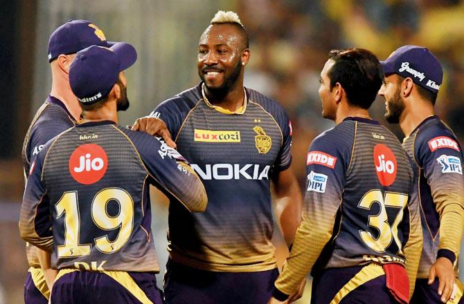  ಇನ್ನು ಈ ಹಿಂದಿನ ಅಂಕಿ ಅಂಶಗಳನ್ನು ನೋಡುವುದಾದ್ರೆ ಉಭಯ ತಂಡಗಳು ಐಪಿಎಲ್​ನಲ್ಲಿ 20 ಬಾರಿ ಪರಸ್ಪರ ಮುಖಾಮುಖಿಯಾಗಿವೆ. ಇಲ್ಲಿ ಅಂಕಿ-ಅಂಶಗಳಲ್ಲೂ ಎರಡು ತಂಡಗಳು ಸಮಬಲ ಸಾಧಿಸಿವೆ. ಕೆಕೆಆರ್ 10 ಬಾರಿ ಗೆದ್ದಿದ್ರೆ, ಆರ್​ಆರ್ ಕೂಡ 10 ಬಾರಿ ವಿಜಯ ಸಾಧಿಸಿದೆ. ಹೀಗಾಗಿ ಅಂಕಿ ಅಂಶಗಳ ಪ್ರಕಾರ ಎರಡು ಸಮಾನವಾಗಿದೆ ಎಂದೇ ಹೇಳಬಹುದು.