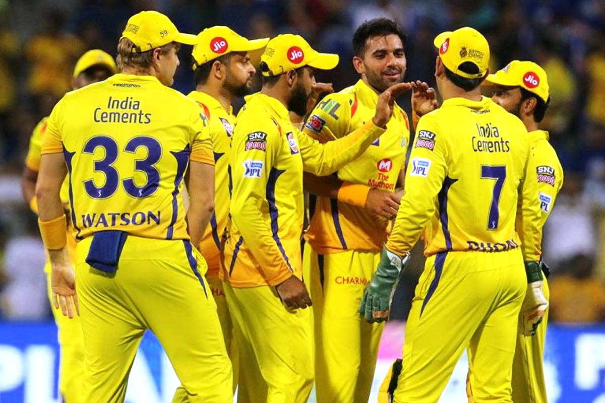  ರಾಜಸ್ಥಾನ ರಾಯಲ್ಸ್ ವಿರುದ್ಧ ಪಂದ್ಯದಲ್ಲಿ ಕೊನೆಯ ಓವರ್‌ನಲ್ಲಿ 30 ರನ್ ಬಿಟ್ಟು ಕೊಟ್ಟಿದ್ದ ಲುಂಗಿ ಎನ್‌ಗಿಡಿ ಬದಲಿಗೆ ಇಂದು ಜೋಶ್ ಹ್ಯಾಝಲ್‌ವುಡ್ ಕಣಕ್ಕಿಳಿದಿದ್ದಾರೆ. ಹಾಗೆಯೇ ಮೊಹಿತ್ ಶರ್ಮಾ ಸ್ಥಾನದಲ್ಲಿ ಡೆಲ್ಲಿ ಕ್ಯಾಪಿಟಲ್ಸ್ ತಂಡವನ್ನು ಅವೇಶ್ ಖಾನ್ ಪ್ರತಿನಿಧಿಸಲಿದ್ದಾರೆ.