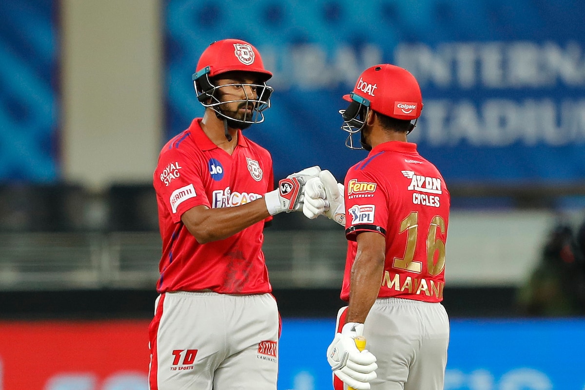  ದುಬೈ: IPL 13ನೇ ಆವೃತ್ತಿಯ 6ನೇ ಪಂದ್ಯದಲ್ಲಿ ಕಿಂಗ್ಸ್ ಇಲೆವೆನ್ ಪಂಜಾಬ್ ನಾಯಕ ಕೆಎಲ್ ರಾಹುಲ್ ಅವರ ಮನಮೋಹಕ ಶತಕದ ನೆರವಿನಿಂದ ರಾಯಲ್ ಚಾಲೆಂಜರ್ಸ್ ಬೆಂಗಳೂರು ತಂಡಕ್ಕೆ 207 ರನ್​ಗಳ ಟಾರ್ಗೆಟ್ ನೀಡಿತ್ತು.