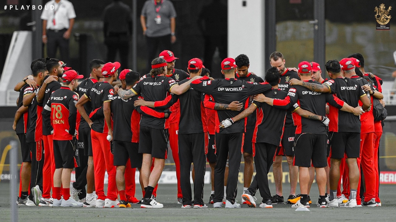  ನಂತರ ಜೊತೆಗೂಡಿ ಪೂರನ್ ಹಾಗೂ ರಾಹುಲ್ ಎಚ್ಚರಿಕೆಯ ಆಟದೊಂದಿಗೆ ರನ್ ಕದಿಯುವಲ್ಲಿ ಹೆಚ್ಚಿನ ಒತ್ತು ನೀಡಿದರು. ಪರಿಣಾಮ ಮೊದಲ 10 ಓವರ್​ಗಳಲ್ಲಿ ಕಿಂಗ್ಸ್ ಮೊತ್ತವು 90 ಕ್ಕೆ ಬಂದು ನಿಂತಿತು. ಇದರ ಬೆನ್ನಲ್ಲೇ ತಮ್ಮ ಅರ್ಧಶತಕ ಪೂರೈಸಿದ ಪಂಜಾಬ್ ನಾಯಕ ಬ್ಯಾಟ್ ಮೇಲೆಕ್ಕೆತ್ತಿದರು.