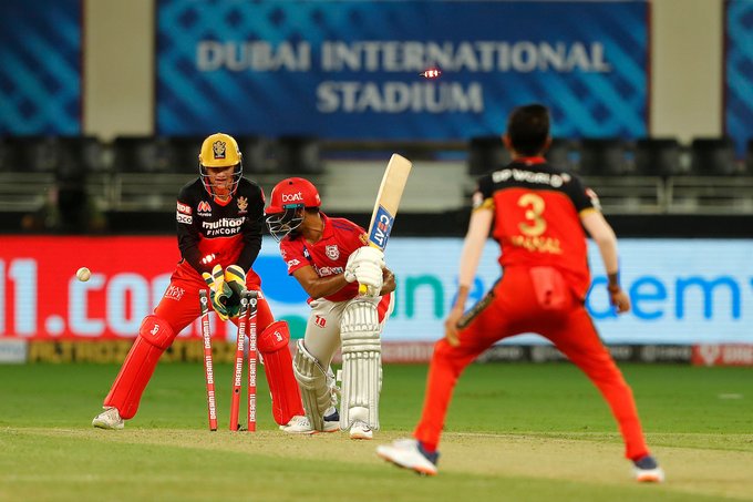  ಮಾಸ್ಟರ್ ಬ್ಲಾಸ್ಟರ್ 63 ಇನಿಂಗ್ಸ್​ನಲ್ಲಿ ಈ ಸಾಧನೆ ಮಾಡಿದ್ದರು.ಆರ್​ಸಿಬಿ ಬೌಲರುಗಳ ವಿರುದ್ಧ ಉತ್ತಮ ಹೊಂದಾಣಿಕೆಯ ಆಟ ಪ್ರದರ್ಶಿಸಿದ ರಾಹುಲ್-ಮಯಾಂಕ್ ಪವರ್​ಪ್ಲೇನಲ್ಲಿ ಅರ್ಧಶತಕದ ಜೊತೆಯಾಟದೊಂದಿಗೆ ತಂಡಕ್ಕೆ ಉತ್ತಮ ಅಡಿಪಾಯ ಹಾಕಿಕೊಟ್ಟರು. ಆದರೆ ಚಹಾಲ್ ಅವರ 7ನೇ ಓವರ್​ನಲ್ಲಿ ಚೆಂಡನ್ನು ಗುರುತಿಸುವಲ್ಲಿ ಎಡವಿದ ಮಯಾಂಕ್ (26) ಕ್ಲೀನ್ ಬೌಲ್ಡ್ ಆಗುವ ಮೂಲಕ ಹೊರ ನಡೆದರು.