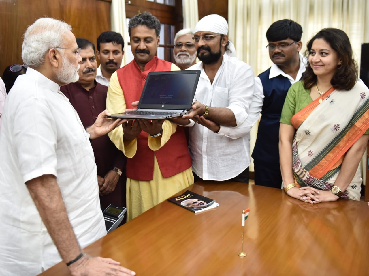 Kannada movie july 22nd 1947 was launched by PM Modi with the help of Suresh Angadi Nanjegowda, Kannada Movie July 22nd 1947, kannada movie launched by pm Narendra modi, Suresh angadi, suresh angadi death, suresh angadi funeral, suresh angadi news, union minister suresh angadi, suresh angadi news