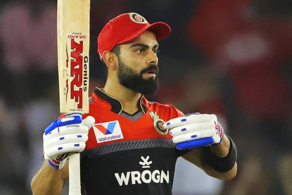  ಎಂ ಎಸ್ ಧೋನಿ ನಾಯತ್ವದ ಸಿಎಸ್​ಕೆ ತಂಡದ ವಿರುದ್ಧ ಅತಿ ಹೆಚ್ಚು ರನ್ ಗಳಿಸಿದ ಬ್ಯಾಟ್ಸ್​ಮನ್​ ಎಂಬ ದಾಖಲೆ ಸದ್ಯ ರಾಯಲ್ ಚಾಲೆಂಜರ್ಸ್ ಬೆಂಗಳೂರು ತಂಡದ ಕಪ್ತಾನ ವಿರಾಟ್ ಕೊಹ್ಲಿ ಹೆಸರಲ್ಲಿದೆ. ಕೊಹ್ಲಿ ಸಿಎಸ್ಕೆ ವಿರುದ್ಧ ಈವರೆಗೆ 747 ರನ್​ಗಳನ್ನು ಬಾರಿಸಿದ್ದಾರೆ.