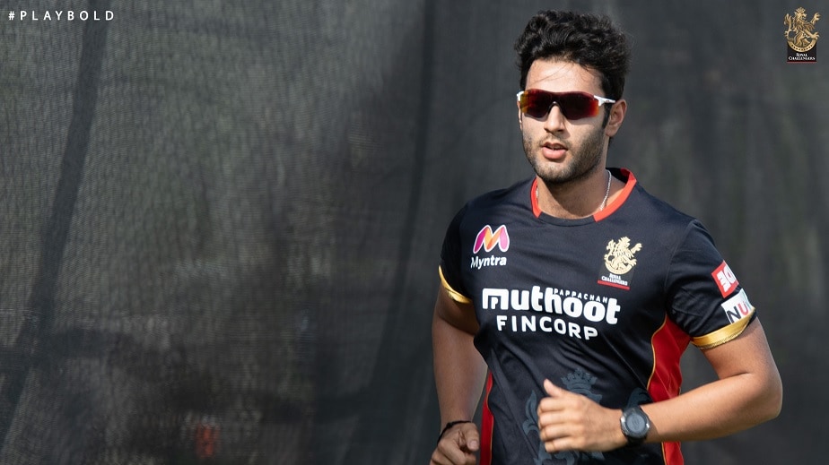  ದುಬೈನ ಅಂತರಾಷ್ಟ್ರೀಯ ಕ್ರಿಕೆಟ್ ಕ್ರೀಡಾಂಗಣ ಈ ಹೈವೋಲ್ಟೇಜ್ ಪಂದ್ಯಕ್ಕೆ ಸಾಕ್ಷಿಯಾಗಲಿದೆ. ಎರಡೂ ತಂಡಗಳು ಅಪಾಯಕಾರಿ ಹಾಗೂ ಘಟಾನುಘಟಿ ಬ್ಯಾಟ್ಸ್​ಮನ್​ಗಳನ್ನು ಹೊಂದಿದ್ದು, ಪೈಪೋಟಿ ತೀವ್ರಗೊಳ್ಳುವುದರಲ್ಲಿ ಅನುಮಾನವಿಲ್ಲ.