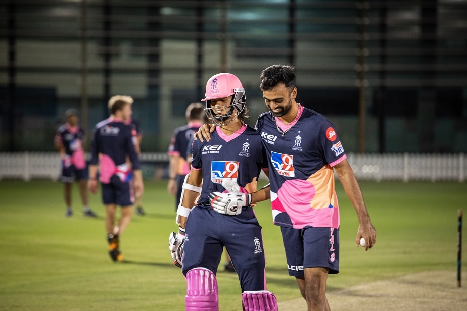  ಆದರೂ ಆರ್ ಆರ್ ತಂಡದಲ್ಲಿ ಪಂದ್ಯವನ್ನು ಗೆಲ್ಲಿಸಿ ಕೊಡುವ ಸಾಕಷ್ಟು ಆಟಗಾರರಿದ್ದಾರೆ. ಜೊತೆಗೆ ಇಂದಿನ ಪಂದ್ಯಕ್ಕೆ ಬಲಿಷ್ಠ ಪ್ಲೇಯಿಂಗ್ ಇಲೆವೆನ್ ಅನ್ನೇ ಕಣಕ್ಕಿಳಿಸುವ ಅಂದಾಜಿನಲ್ಲಿದೆ.