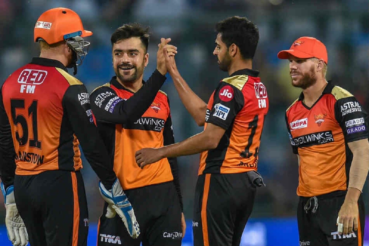  ಸನ್​ರೈಸರ್ಸ್​ ಹೈದರಾಬಾದ್: ಡೇವಿಡ್ ವಾರ್ನರ್ (ನಾಯಕ), ಜಾನಿ ಬೇರ್‌ಸ್ಟೋ (ವಿಕೆಟ್‌ ಕೀಪರ್‌), ಮನೀಷ್ ಪಾಂಡೆ, ಕೇನ್ ವಿಲಿಯಮ್ಸನ್, ಅಬ್ದುಲ್ ಸಮದ್, ಅಭಿಷೇಕ್ ಶರ್ಮ, ಪ್ರಿಯಂ ಗಾರ್ಗ್, ರಶೀದ್ ಖಾನ್, ಭುವನೇಶ್ವರ್ ಕುಮಾರ್, ಟಿ. ನಟರಾಜನ್, ಖಲೀಲ್ ಅಹಮದ್.