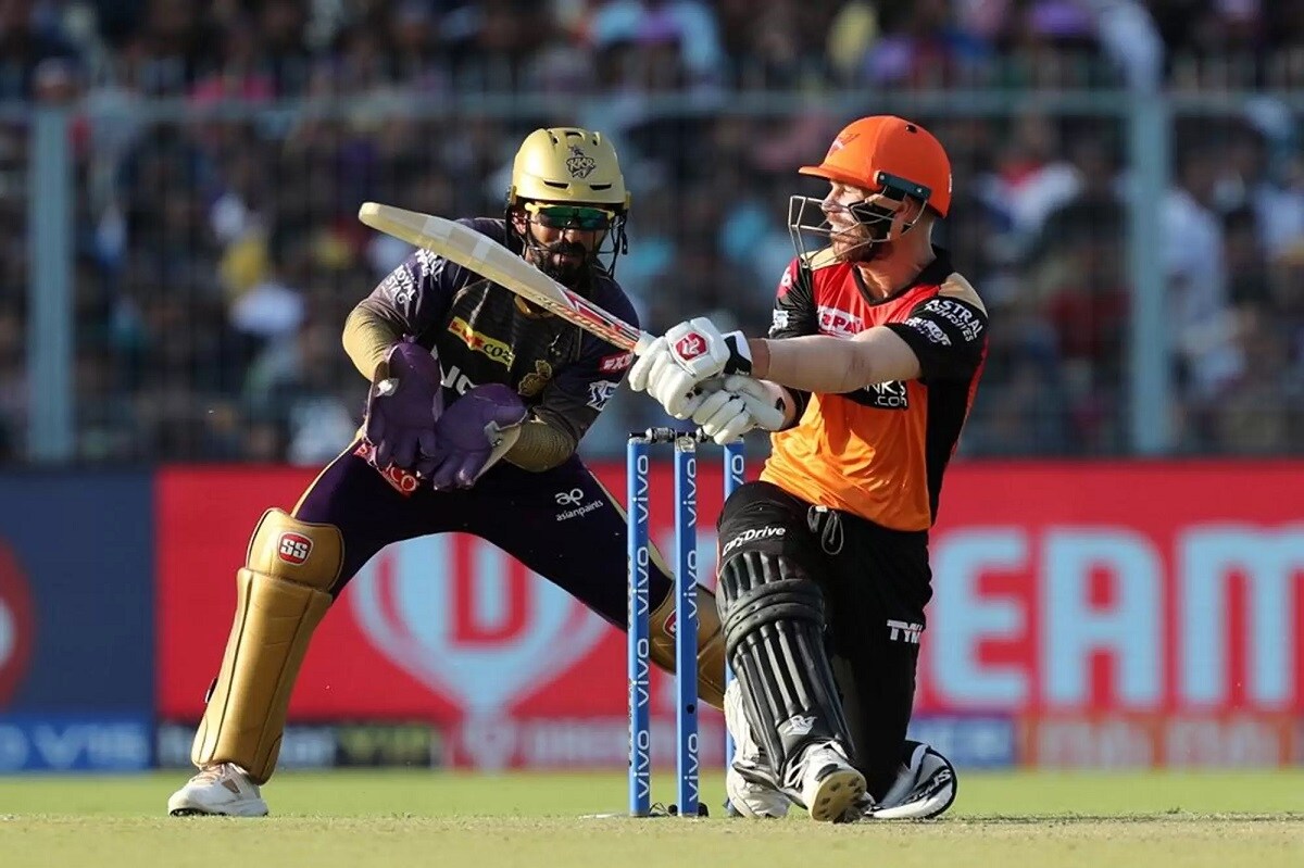  ಈ ಹಿಂದೆ ಎರಡು ತಂಡಗಳು 17 ಬಾರಿ ಮುಖಾಮುಖಿಯಾಗಿದ್ದು, ಅದರಲ್ಲಿ 10 ಗೆಲುವು ಸಾಧಿಸುವ ಮೂಲಕ ಕೆಕೆಆರ್ ಮೇಲುಗೈ ಹೊಂದಿದೆ. ಆದರೆ ಕೊನೆಯ ಐದು ಪಂದ್ಯಗಳ ಫಲಿತಾಂಶವನ್ನು ಗಮನಿಸಿದ್ರೆ ಕೆಕೆಆರ್ ವಿರುದ್ಧ ಎಸ್​ಆರ್​ಹೆಚ್ 3 ಬಾರಿ ವಿಜಯ ಸಾಧಿಸಿದೆ.