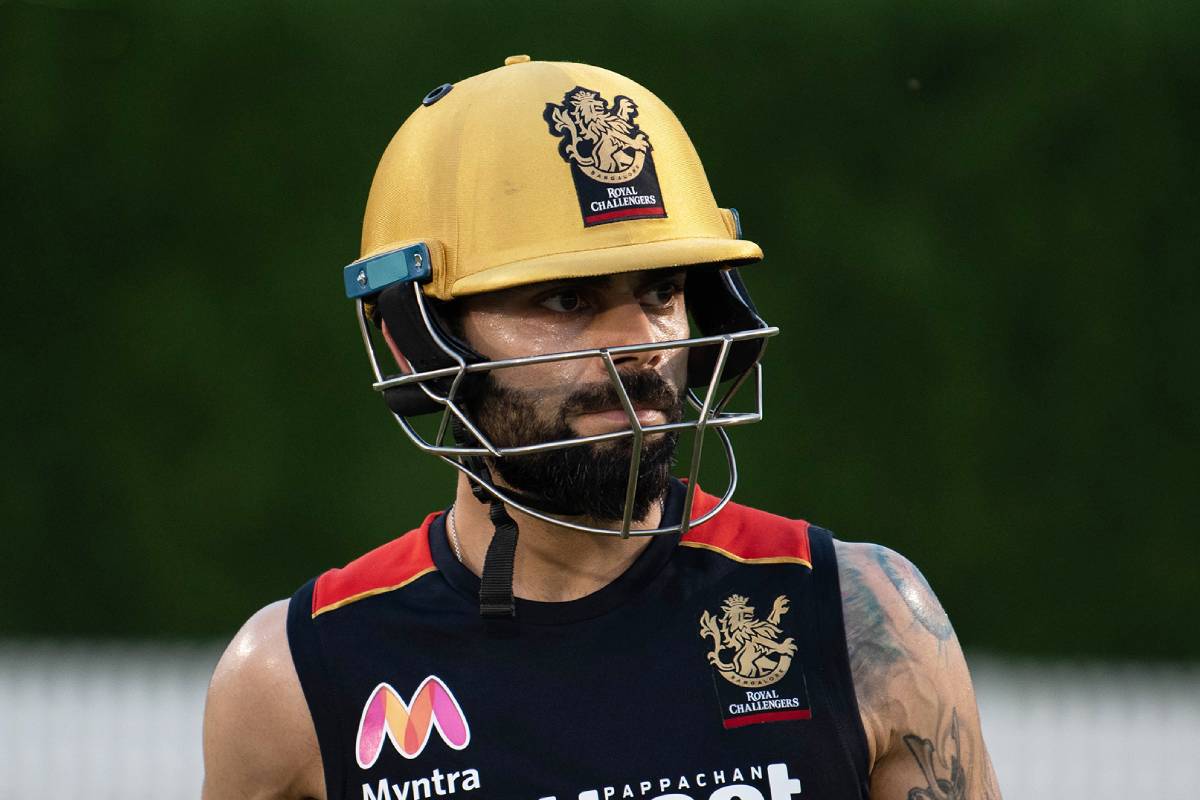  ಪಡಿಕ್ಕಲ್ ಮನಮೋಹಕ ಆಟದ ಬಗ್ಗೆ ಕಿಂಗ್ ಕೊಹ್ಲಿ ಮಾತನಾಡಿದ್ದು, ಈತನ ಆಟ ಕಂಡು ಅದ್ಭುತವಾಗಿ ಆಡುತ್ತಿದ್ದಾನೆ ಎಂದು ಸೈಮ್ (ಕ್ಯಾಟಿಚ್) ಬಳಿ ಹೇಳಿದ್ದೆ. ಆತನಲ್ಲಿ ಗಂಭೀರ ರೀತಿಯ ಪ್ರತಿಭೆ ಅಡಗಿದೆ. ಚೆಂಡಿನ ಹತ್ತಿರ ಸುಲಭವಾಗಿ ತಲುಪುತ್ತಾರೆ ಎಂದು ಹೇಳಿದ್ದಾರೆ.