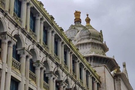 ಪ್ರವಾಹ, ಕೊರೋನಾ ಸೋಂಕಿನ ನೆಪ; ಬೆಳಗಾವಿಯ ಸುವರ್ಣಸೌಧದಲ್ಲಿ 2 ವರ್ಷದಿಂದ ಇಲ್ಲ ಅಧಿವೇಶನ! ಪ್ರವಾಹ, ಕೊರೋನಾ ಸೋಂಕಿನ ನೆಪ; ಬೆಳಗಾವಿಯ ಸುವರ್ಣಸೌಧದಲ್ಲಿ 2 ವರ್ಷದಿಂದ ಇಲ್ಲ ಅಧಿವೇಶನ!