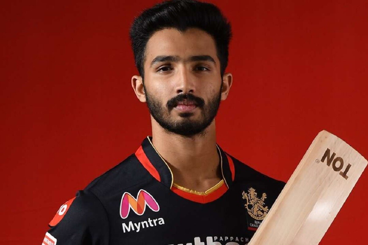  ದೇವದತ್ ಪಡಿಕ್ಕಲ್ ತಂಡಕ್ಕೆ ಭರ್ಜರಿ ಆರಂಭ ಒದಗಿಸುತ್ತಿದ್ದಾರೆ.