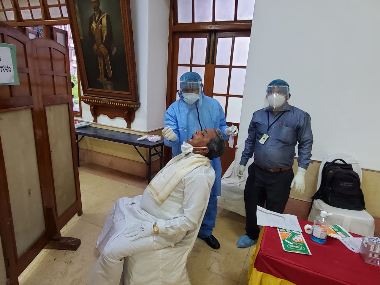 siddaramaiah undergone corona test in vidanasoudha