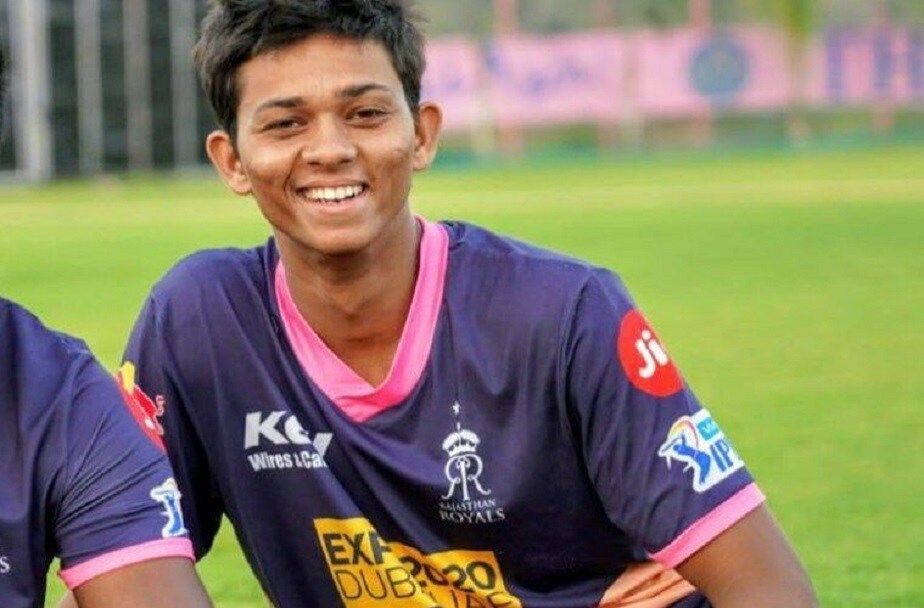  ಹಾಗಾಗಿ ಕ್ರಿಕೆಟ್ ರಂಗದಲ್ಲಿ ಮೆರೆಯಬೇಕು ಎಂಬ ಕನಸು ಕಟ್ಟಿಕೊಂಡು ಇಂದು ಐಪಿಎಲ್​ಗೆ ಪಾದಾರ್ಪಣೆ ಮಾಡಿದ್ದಾರೆ