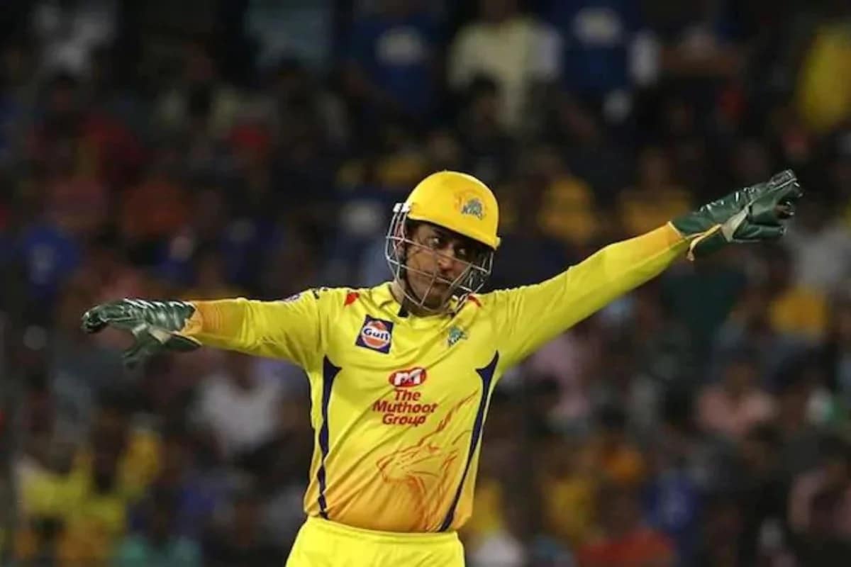  ಕೀಪಿಂಗ್​ನಲ್ಲೂ ಧೋನಿ ದಾಖಲೆ ಬರೆಯುವ ಹೊಸ್ತಿಲಲ್ಲದ್ದಾರೆ. ಎರಡು ಕ್ಯಾಚ್ ಪಡೆದರೆ ಐಪಿಎಲ್​ನಲ್ಲಿ 100 ಕ್ಯಾಚ್ ಹಿಡಿದ ಸಾಧನೆ ಮಾಡಲಿದ್ದಾರೆ.