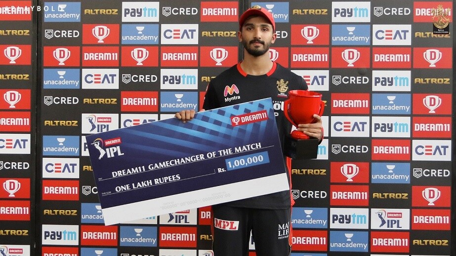  ಪಡಿಕ್ಕಲ್ ಕೂಡ ಮಾತನಾಡಿದ್ದು, ವಿರಾಟ್ ಕೊಹ್ಲಿ ಜೊತೆಗೆ ಬ್ಯಾಟಿಂಗ್ ಮಾಡುವುದು ವಿಭಿನ್ನ ಭಾವನೆ. ನಾನು ಚಿಕ್ಕವನಾಗಿದ್ದಾಗಿನಿಂದ ಅವರನ್ನು ನೋಡಿ ಬೆಳೆದಿದ್ದೇನೆ. ಅವರೊಂದಿಗೆ ಬ್ಯಾಟ್ ಮಾಡುವುದು ವಿಶೇಷ ಅನುಭವ ಎಂದಿದ್ದಾರೆ.