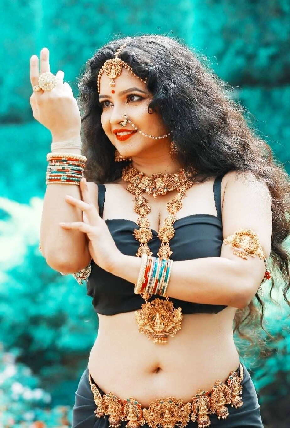 Actress Shubha Poonja cry, bigg boss kannada 8, bigg boss kannada season 8, Bigg Boss kannada 8, ಶುಭ ಪೂಂಜಾ ಕಣ್ಣೀರು, ಬಿಗ್ ಬಾಸ್ ಕನ್ನಡ 8, Bro Gowda, Bro Gowda Love Story, Dhanushree, Divya, ಬಿಗ್ ಬಾಸ್ ಮನೆಯಲ್ಲಿ ಚಿಗುರಿದ ಪ್ರೇಮ, ಬ್ರೋ ಗೌಡನಿಗೆ ಲವ್ವಾಗಿದೆ, ಧನುಶ್ರೀ, ದಿವ್ಯಾ, Nidhi Subbaiah, BBK , bbk8, kichcha sudeep,bbk8 contestant, who will win bbk8 colors kannada, kannada bigg boss, ಬಿಗ್ ಬಾಸ್ 8, ಕನ್ನಡ ಬಿಗ್ ಬಾಸ್,
