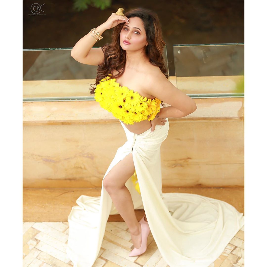 Monalisa, Rashmi Desai, Jacqueline Fernandez, actress topless photo, Jacqueline Fernandez topless photo, Jacqueline Fernandez 46 million followers, social media, viral news, viral photos, bollywood,, Jacqueline Fernandez, Jacqueline Fernandez latest photoshoot, Jacqueline Fernandez latest photos, Jacqueline Fernandez new movies, Jacqueline Fernandez hot photos, Jacqueline Fernandez Instagram, Bollywood, ಜಾಕ್ವೆಲಿನ್ ಫರ್ನಾಂಡಿಸ್, ಜಾಕ್ವೆಲಿನ್ ಇನ್ಸ್ಟಾಗ್ರಾಂ, ಜಾಕ್ವೆಲಿನ್ ಹೊಸ ಫೋಟೋಶೂಟ್, ಜಾಕ್ವೆಲಿನ್ ಫರ್ನಾಂಡಿಸ್, ಟಾಪ್ಲೆಸ್ ಫೋಟೋ ಹಂಚಿಕೊಂಡ ಜಾಕ್ವೆಲಿನ್, ಬಾಲಿವುಡ್ ನಟಿ ಜಾಕ್ವೆಲಿನ್, ರಶ್ಮಿ ದೇಸಾಯಿ, ಮೊನಾಲಿಸಾ