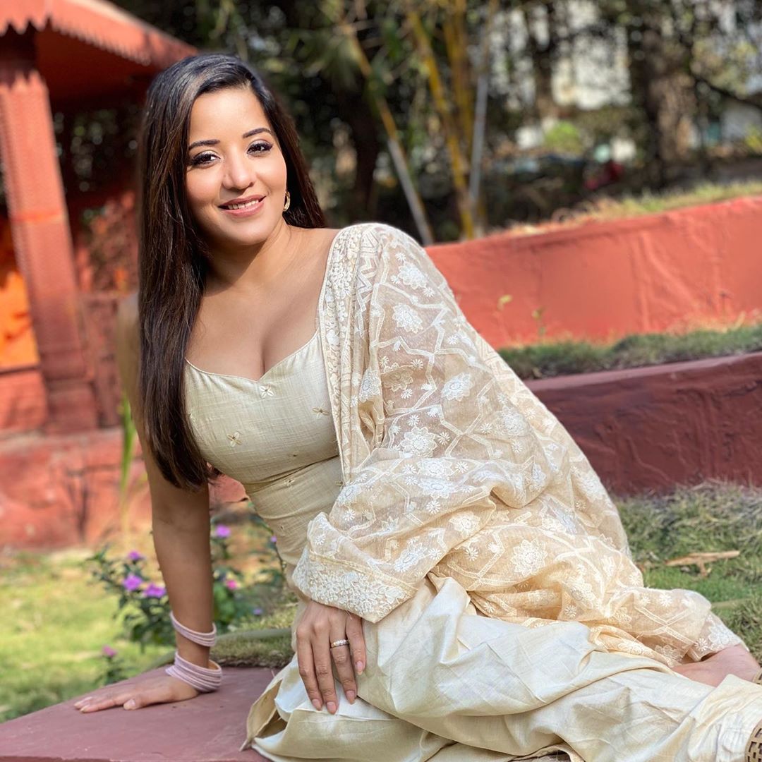Monalisa, Rashmi Desai, Jacqueline Fernandez, actress topless photo, Jacqueline Fernandez topless photo, Jacqueline Fernandez 46 million followers, social media, viral news, viral photos, bollywood,, Jacqueline Fernandez, Jacqueline Fernandez latest photoshoot, Jacqueline Fernandez latest photos, Jacqueline Fernandez new movies, Jacqueline Fernandez hot photos, Jacqueline Fernandez Instagram, Bollywood, ಜಾಕ್ವೆಲಿನ್ ಫರ್ನಾಂಡಿಸ್, ಜಾಕ್ವೆಲಿನ್ ಇನ್ಸ್ಟಾಗ್ರಾಂ, ಜಾಕ್ವೆಲಿನ್ ಹೊಸ ಫೋಟೋಶೂಟ್, ಜಾಕ್ವೆಲಿನ್ ಫರ್ನಾಂಡಿಸ್, ಟಾಪ್ಲೆಸ್ ಫೋಟೋ ಹಂಚಿಕೊಂಡ ಜಾಕ್ವೆಲಿನ್, ಬಾಲಿವುಡ್ ನಟಿ ಜಾಕ್ವೆಲಿನ್, ರಶ್ಮಿ ದೇಸಾಯಿ, ಮೊನಾಲಿಸಾ