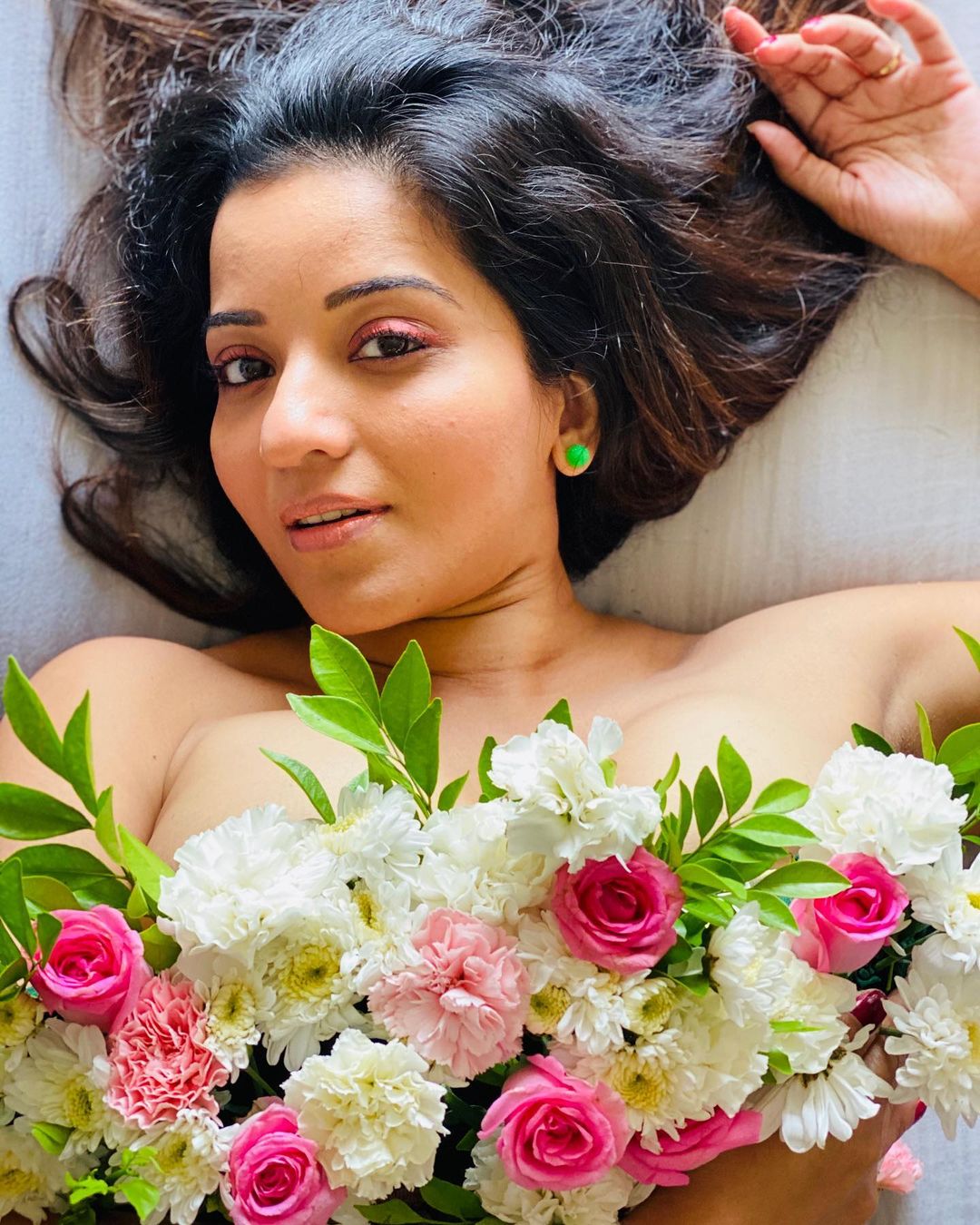 Monalisa, Rashmi Desai, Jacqueline Fernandez, actress topless photo, Jacqueline Fernandez topless photo, Jacqueline Fernandez 46 million followers, social media, viral news, viral photos, bollywood,, Jacqueline Fernandez, Jacqueline Fernandez latest photoshoot, Jacqueline Fernandez latest photos, Jacqueline Fernandez new movies, Jacqueline Fernandez hot photos, Jacqueline Fernandez Instagram, Bollywood, ಜಾಕ್ವೆಲಿನ್ ಫರ್ನಾಂಡಿಸ್, ಜಾಕ್ವೆಲಿನ್ ಇನ್ಸ್ಟಾಗ್ರಾಂ, ಜಾಕ್ವೆಲಿನ್ ಹೊಸ ಫೋಟೋಶೂಟ್, ಜಾಕ್ವೆಲಿನ್ ಫರ್ನಾಂಡಿಸ್, ಟಾಪ್ಲೆಸ್ ಫೋಟೋ ಹಂಚಿಕೊಂಡ ಜಾಕ್ವೆಲಿನ್, ಬಾಲಿವುಡ್ ನಟಿ ಜಾಕ್ವೆಲಿನ್, ರಶ್ಮಿ ದೇಸಾಯಿ, ಮೊನಾಲಿಸಾ