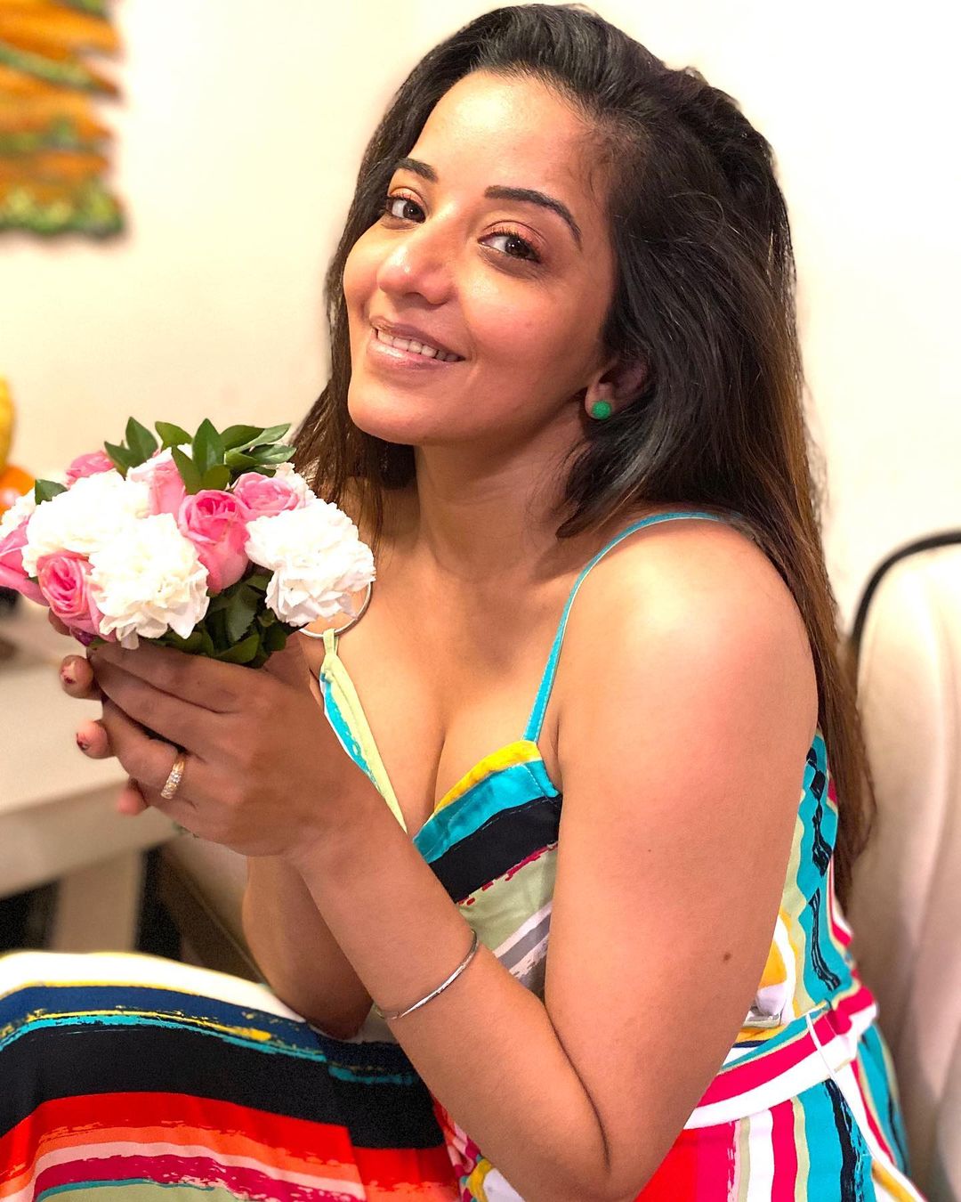 Monalisa, Rashmi Desai, Jacqueline Fernandez, actress topless photo, Jacqueline Fernandez topless photo, Jacqueline Fernandez 46 million followers, social media, viral news, viral photos, bollywood,, Jacqueline Fernandez, Jacqueline Fernandez latest photoshoot, Jacqueline Fernandez latest photos, Jacqueline Fernandez new movies, Jacqueline Fernandez hot photos, Jacqueline Fernandez Instagram, Bollywood, ಜಾಕ್ವೆಲಿನ್ ಫರ್ನಾಂಡಿಸ್, ಜಾಕ್ವೆಲಿನ್ ಇನ್ಸ್ಟಾಗ್ರಾಂ, ಜಾಕ್ವೆಲಿನ್ ಹೊಸ ಫೋಟೋಶೂಟ್, ಜಾಕ್ವೆಲಿನ್ ಫರ್ನಾಂಡಿಸ್, ಟಾಪ್ಲೆಸ್ ಫೋಟೋ ಹಂಚಿಕೊಂಡ ಜಾಕ್ವೆಲಿನ್, ಬಾಲಿವುಡ್ ನಟಿ ಜಾಕ್ವೆಲಿನ್, ರಶ್ಮಿ ದೇಸಾಯಿ, ಮೊನಾಲಿಸಾ