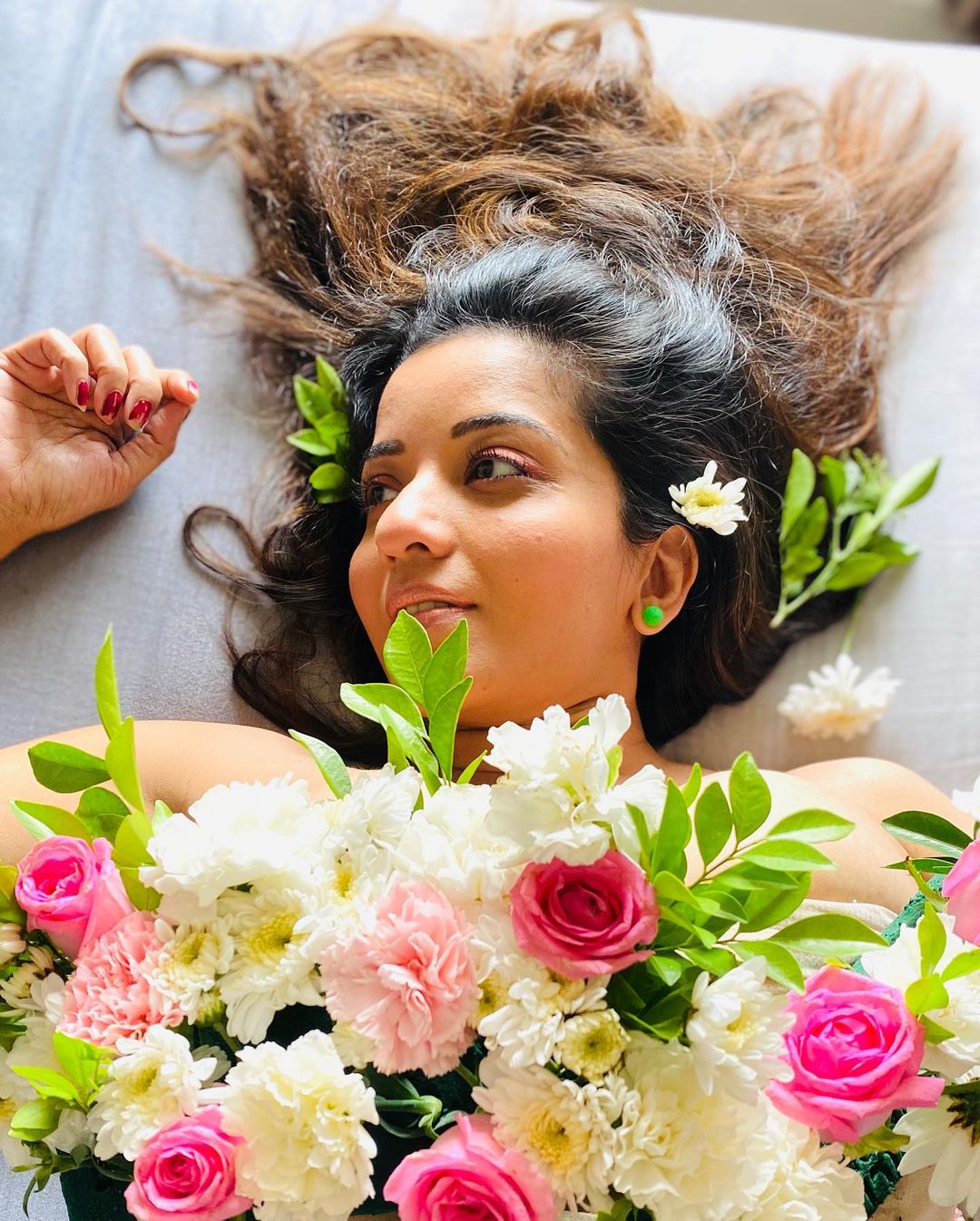 Monalisa, Rashmi Desai, Jacqueline Fernandez, actress topless photo, Jacqueline Fernandez topless photo, Jacqueline Fernandez 46 million followers, social media, viral news, viral photos, bollywood,, Jacqueline Fernandez, Jacqueline Fernandez latest photoshoot, Jacqueline Fernandez latest photos, Jacqueline Fernandez new movies, Jacqueline Fernandez hot photos, Jacqueline Fernandez Instagram, Bollywood, ಜಾಕ್ವೆಲಿನ್ ಫರ್ನಾಂಡಿಸ್, ಜಾಕ್ವೆಲಿನ್ ಇನ್ಸ್ಟಾಗ್ರಾಂ, ಜಾಕ್ವೆಲಿನ್ ಹೊಸ ಫೋಟೋಶೂಟ್, ಜಾಕ್ವೆಲಿನ್ ಫರ್ನಾಂಡಿಸ್, ಟಾಪ್ಲೆಸ್ ಫೋಟೋ ಹಂಚಿಕೊಂಡ ಜಾಕ್ವೆಲಿನ್, ಬಾಲಿವುಡ್ ನಟಿ ಜಾಕ್ವೆಲಿನ್, ರಶ್ಮಿ ದೇಸಾಯಿ, ಮೊನಾಲಿಸಾ