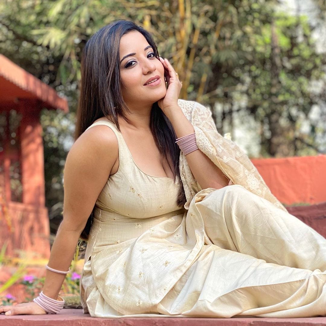 Monalisa, Rashmi Desai, Jacqueline Fernandez, actress topless photo, Jacqueline Fernandez topless photo, Jacqueline Fernandez 46 million followers, social media, viral news, viral photos, bollywood,, Jacqueline Fernandez, Jacqueline Fernandez latest photoshoot, Jacqueline Fernandez latest photos, Jacqueline Fernandez new movies, Jacqueline Fernandez hot photos, Jacqueline Fernandez Instagram, Bollywood, ಜಾಕ್ವೆಲಿನ್ ಫರ್ನಾಂಡಿಸ್, ಜಾಕ್ವೆಲಿನ್ ಇನ್ಸ್ಟಾಗ್ರಾಂ, ಜಾಕ್ವೆಲಿನ್ ಹೊಸ ಫೋಟೋಶೂಟ್, ಜಾಕ್ವೆಲಿನ್ ಫರ್ನಾಂಡಿಸ್, ಟಾಪ್ಲೆಸ್ ಫೋಟೋ ಹಂಚಿಕೊಂಡ ಜಾಕ್ವೆಲಿನ್, ಬಾಲಿವುಡ್ ನಟಿ ಜಾಕ್ವೆಲಿನ್, ರಶ್ಮಿ ದೇಸಾಯಿ, ಮೊನಾಲಿಸಾ