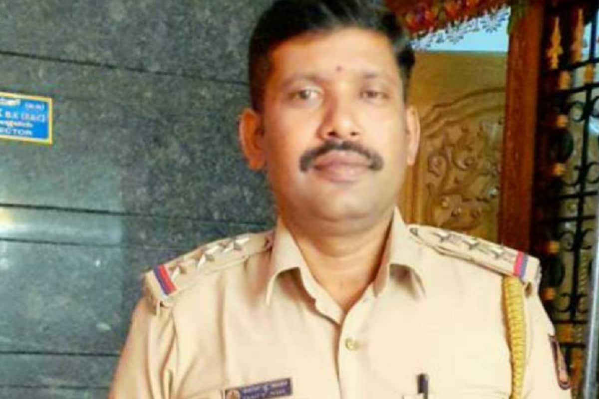 Bengaluru Police Firing on Accused for Kidnaping and Raping a Child.