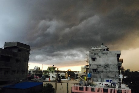 Bangalore Rain: ಬೆಂಗಳೂರಿನಲ್ಲಿಂದು ಮೋಡ ಕವಿದ ವಾತಾವರಣ, ಸಂಜೆ ಮಳೆ ಸಾಧ್ಯತೆ Bangalore Rain: ಬೆಂಗಳೂರಿನಲ್ಲಿಂದು ಮೋಡ ಕವಿದ ವಾತಾವರಣ, ಸಂಜೆ ಮಳೆ ಸಾಧ್ಯತೆ