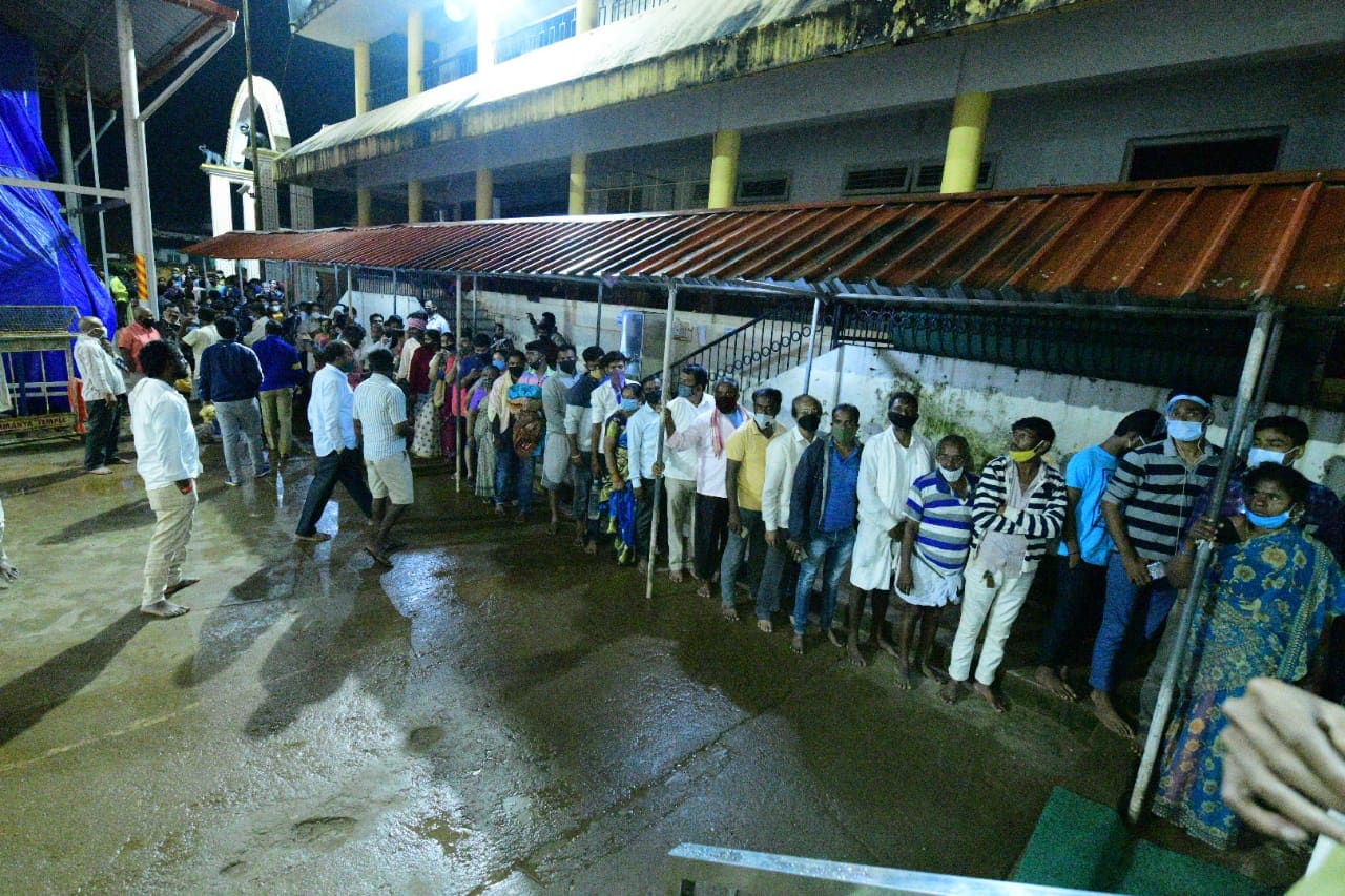 People standing queue for tommarow ashlesha bali puja in kukke subrahmanya