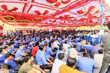 ಟೊಯೋಟಾ ಕಂಪನಿಯ ಕಾರ್ಮಿಕರಿಗೆ ಅನ್ಯಾಯ; ಸಾವಿರಾರು ಸಂಖ್ಯೆಯಲ್ಲಿ ಕಾರ್ಮಿಕರ ಅಹೋರಾತ್ರಿ ಪ್ರತಿಭಟನೆ ಟೊಯೋಟಾ ಕಂಪನಿಯ ಕಾರ್ಮಿಕರಿಗೆ ಅನ್ಯಾಯ; ಸಾವಿರಾರು ಸಂಖ್ಯೆಯಲ್ಲಿ ಕಾರ್ಮಿಕರ ಅಹೋರಾತ್ರಿ ಪ್ರತಿಭಟನೆ