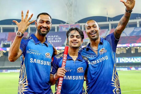 IPL 2021: ಟ್ರೋಫಿ ಗೆದ್ದು ದಾಖಲೆ ಬರೆದರೂ ಮುಂಬೈಯಿಂದ ಅಚ್ಚರಿ ನಿರ್ಧಾರ: 3 ಸ್ಟಾರ್ ಆಟಗಾರರ ಬಿಡುಗಡೆ IPL 2021: ಟ್ರೋಫಿ ಗೆದ್ದು ದಾಖಲೆ ಬರೆದರೂ ಮುಂಬೈಯಿಂದ ಅಚ್ಚರಿ ನಿರ್ಧಾರ: 3 ಸ್ಟಾರ್ ಆಟಗಾರರ ಬಿಡುಗಡೆ
