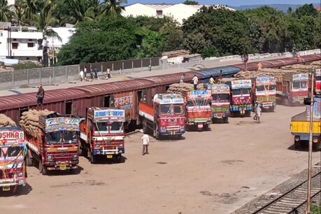 ಬಾಗಲಕೋಟೆ ಟು ಬಾಂಗ್ಲಾ ರೈಲು ಮೂಲಕ ಮೆಕ್ಕೆಜೋಳ ರಫ್ತು; ರೈತರು, ವರ್ತಕರಲ್ಲಿ ಹೊಸ ಭರವಸೆ ಬಾಗಲಕೋಟೆ ಟು ಬಾಂಗ್ಲಾ ರೈಲು ಮೂಲಕ ಮೆಕ್ಕೆಜೋಳ ರಫ್ತು; ರೈತರು, ವರ್ತಕರಲ್ಲಿ ಹೊಸ ಭರವಸೆ