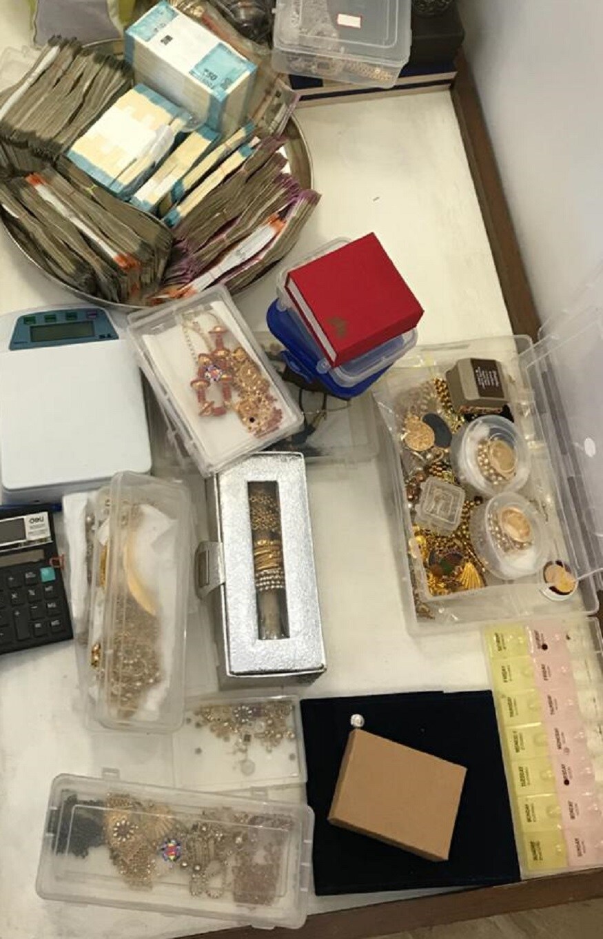 Money and 250 Crore Value Property Papers Found in KAS Officer Dr Sudha's Friend House.