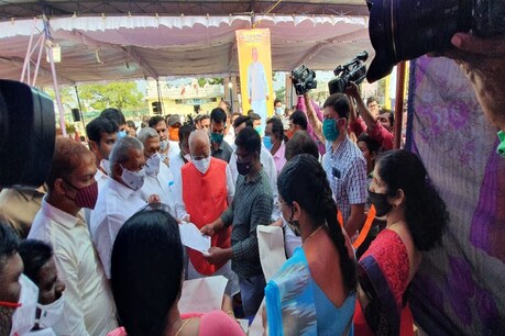 ಮನೆ ಬಾಗಿಲಿಗೆ ಮಹಾನಗರಪಾಲಿಕೆ ದಾವಣಗೆರೆ ಪಾಲಿಕೆಯಿಂದ ವಿನೂತನ ಕಾರ್ಯಕ್ರಮ ಮನೆ ಬಾಗಿಲಿಗೆ ಮಹಾನಗರಪಾಲಿಕೆ ದಾವಣಗೆರೆ ಪಾಲಿಕೆಯಿಂದ ವಿನೂತನ ಕಾರ್ಯಕ್ರಮ