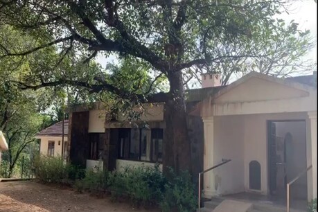 ಜೋಯಿಡಾದ ಜಗಲಬೇಟದಲ್ಲಿ ಫಾರ್ಮ್ಹೌಸ್ನಲ್ಲಿ ನೀರವ ಮೌನ; ರವಿ ನೆನೆದು ಕಣ್ಣೀರು ಜೋಯಿಡಾದ ಜಗಲಬೇಟದಲ್ಲಿ ಫಾರ್ಮ್ಹೌಸ್ನಲ್ಲಿ ನೀರವ ಮೌನ; ರವಿ ನೆನೆದು ಕಣ್ಣೀರು