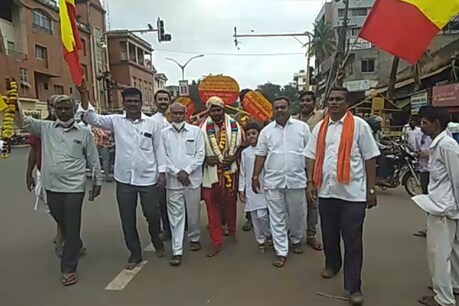 ಆಂಧ್ರದ ಕಾಂಚನಪಲ್ಲಿಯಿಂದ ಮಹಾರಾಷ್ಟ್ರದ ಕಾಗಲ್ವರೆಗೆ ಬದ್ರಶೆಟ್ಟಿ ಪಾದಯಾತ್ರೆ; ಹುಬ್ಬಳ್ಳಿಯಲ್ಲಿ ಭರ್ಜರಿ ಸ್ವಾಗತ ಆಂಧ್ರದ ಕಾಂಚನಪಲ್ಲಿಯಿಂದ ಮಹಾರಾಷ್ಟ್ರದ ಕಾಗಲ್ವರೆಗೆ ಬದ್ರಶೆಟ್ಟಿ ಪಾದಯಾತ್ರೆ; ಹುಬ್ಬಳ್ಳಿಯಲ್ಲಿ ಭರ್ಜರಿ ಸ್ವಾಗತ