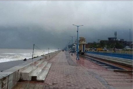 ನಿವಾರ್ ಸೈಕ್ಲೋನ್ ಭೀತಿ; ತಮಿಳುನಾಡು-ಪುದುಚೇರಿಯಲ್ಲಿ ರೆಡ್ ಅಲರ್ಟ್, ನಾಳೆ ಸಾರ್ವಜನಿಕ ರಜೆ ಘೋಷಣೆ ನಿವಾರ್ ಸೈಕ್ಲೋನ್ ಭೀತಿ; ತಮಿಳುನಾಡು-ಪುದುಚೇರಿಯಲ್ಲಿ ರೆಡ್ ಅಲರ್ಟ್, ನಾಳೆ ಸಾರ್ವಜನಿಕ ರಜೆ ಘೋಷಣೆ
