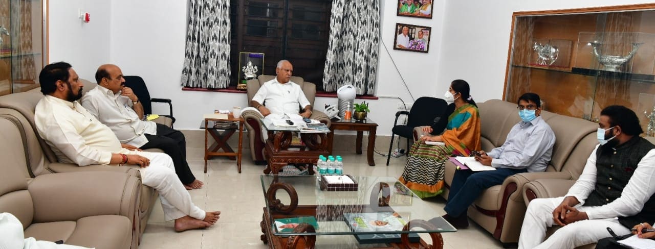 Minister Laxman Savadi Says tomorrow Meeting with four corporation employees representatives