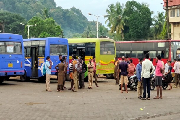 ಕೊಪ್ಪಳದಲ್ಲಿ ನಾಳೆಯಿಂದ ಆರಂಭವಾಗಲಿದೆ ಬಸ್​ ಸಂಚಾರ; ಇಡೀ ಬಸ್​ ನಿಲ್ದಾಣ ಸ್ಯಾನಿಟೈಜ್