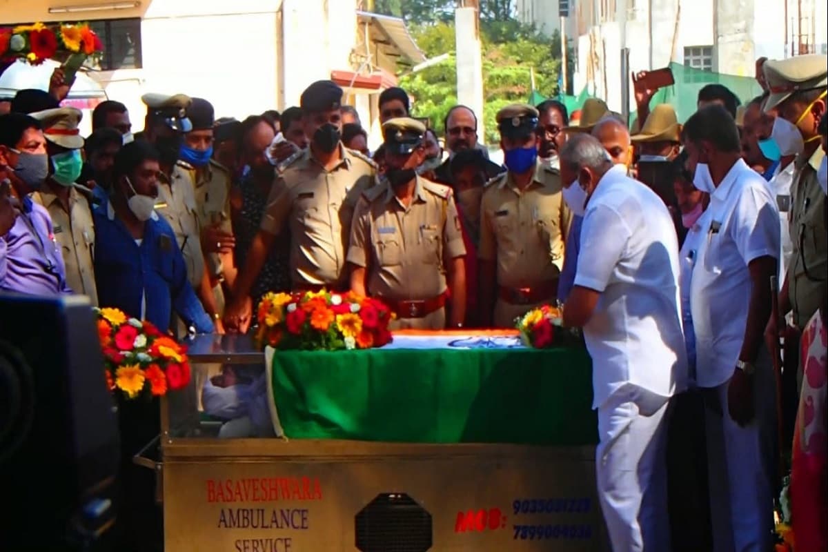 CM BSY and political leaders ultimate look for the departed leader Dharmegowda
