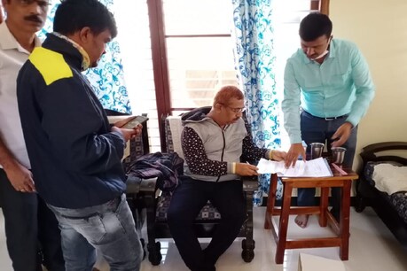 ಗೋಮಾಳ ಜಮೀನನ್ನು ಅಕ್ರಮ ಪರಭಾರೆ ಮಾಡಿದ ಆರೋಪ; ಅಧಿಕಾರಿಗಳ ಮನೆ ಮೇಲೆ ಎಸಿಬಿ ದಾಳಿ ಗೋಮಾಳ ಜಮೀನನ್ನು ಅಕ್ರಮ ಪರಭಾರೆ ಮಾಡಿದ ಆರೋಪ; ಅಧಿಕಾರಿಗಳ ಮನೆ ಮೇಲೆ ಎಸಿಬಿ ದಾಳಿ