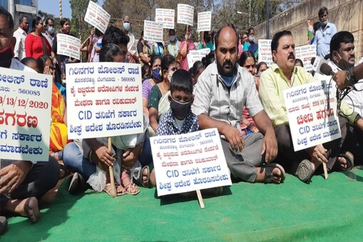 ಹೋರಾಟನಿರತರು.