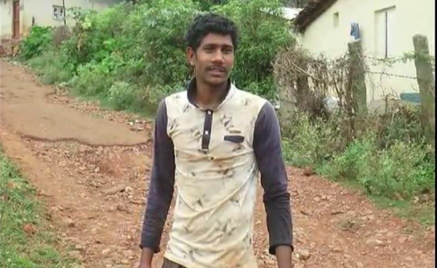 Chikmagalur Mental Disorder Man waiting for Financial Help as his Younger Brother Taking Care of Him.