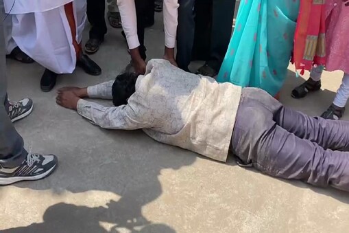 ಶಾಸಕರ ಕಾಲಿಗೆ ಬಿದ್ದು ಅಂಗಲಾಚುತ್ತಿರುವ ಶಿಕ್ಷಕ.