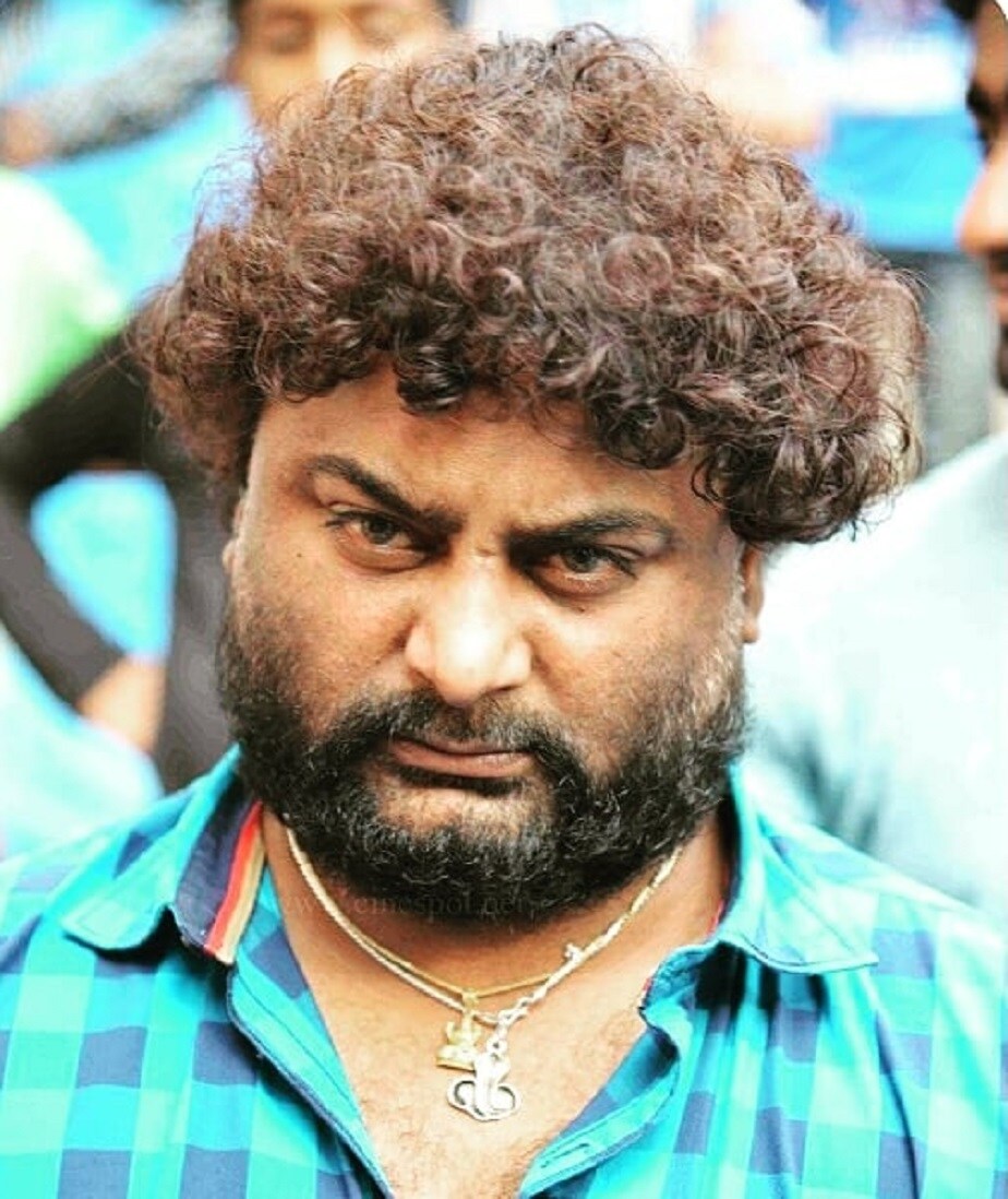 ಬಿಗ್ ಬಾಸ್ ಸೀಸನ್ 3ರಲ್ಲಿ ಸ್ಪರ್ಧಿಯಾಗಿದ್ದ ಹುಚ್ಚ ವೆಂಕಟ್ ತಮ್ಮ ವರ್ತನೆಯ ಕಾರಣದಿಂದಾಗಿ ಅರ್ಧಕ್ಕೆ ಕಾರ್ಯಕ್ರಮದಿಂದ ಹೊರ ಬರಬೇಕಾಯಿತು. ಬಿಗ್ ಬಾಸ್ ಸೀಸನ್ 3ರಲ್ಲಿ ಸ್ಪರ್ಧಿಯಾಗಿದ್ದ ಹುಚ್ಚ ವೆಂಕಟ್ ತಮ್ಮ ವರ್ತನೆಯ ಕಾರಣದಿಂದಾಗಿ ಅರ್ಧಕ್ಕೆ ಕಾರ್ಯಕ್ರಮದಿಂದ ಹೊರ ಬರಬೇಕಾಯಿತು.