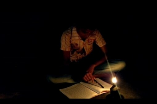ವಿದ್ಯುತ್ ಇಲ್ಲದೆ ಬಡ ಕುಟುಂಬ ಕಂಗಾಲು