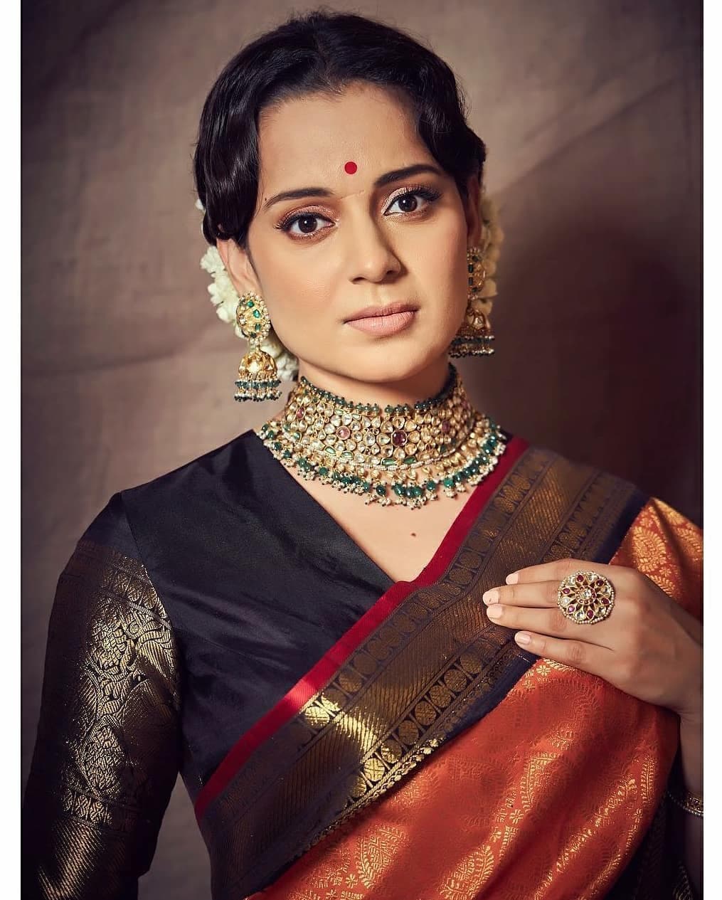 Kangana Ranaut Birthday photos, Thalaivi, Thalaivi Trailer, Kangana Ranaut, Thalaivi trailer out, happy Birthday kangana, kangana ranauts 34th birthd day, ಕಂಗನಾ ರನೋತ್, ತಲೈವಿ ಸಿನಿಮಾದ ಟ್ರೇಲರ್, ಬಾಲಿವುಡ್, ಕಾಲಿವುಡ್, ತಮಿಳು ಹಾಗೂ ಹಿಂದಿಯಲ್ಲಿ ತಲೈವಿ ಸಿನಿಮಾದ ಟ್ರೇಲರ್, Kangana Ranaut celebrated her birthday here is her photos ae
